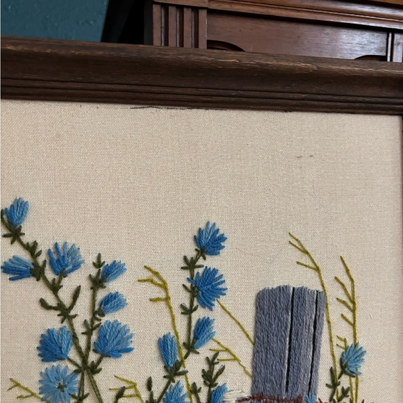 Vintage country roadside blue flowers chicory wood framed embroidered crewel - Picture 3 of 8